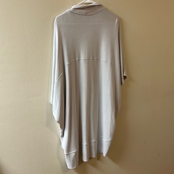 Athleta Serenity Coccoon Wrap, light gray, sz Small - Picture 5 of 11